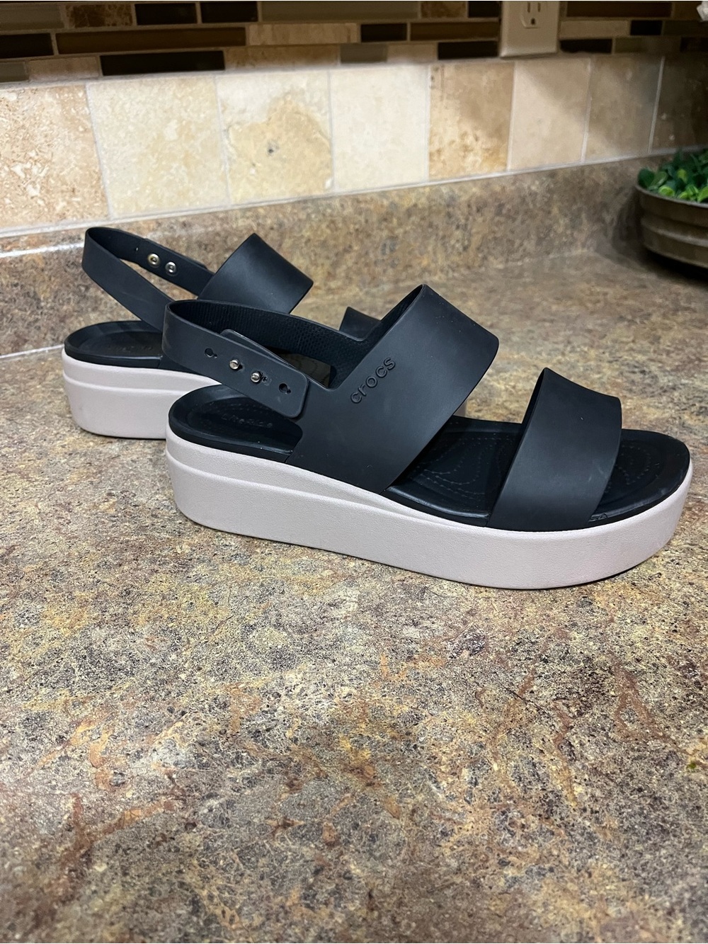 Crocs Brooklyn Low Wedge Sandals Women’s 9 Black Mushroom Platform Vacation